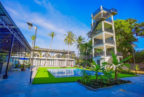 Property building, Day, Natural landscape, Pool view, Swimming pool