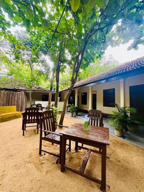 Property building, Spring, Day, Garden, Dining area, Garden view