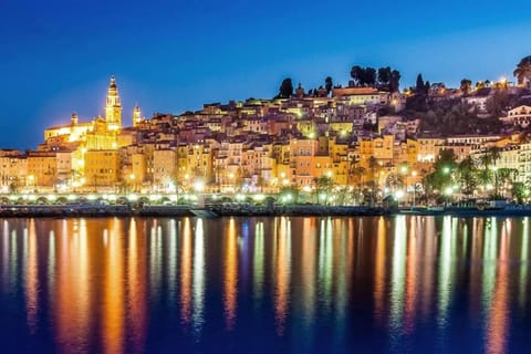 EXCEPTIONNEL !!! VENEZ SEJOURNER DANS LES 3 SUITES D'UN AUTHENTIQUE ANCIEN PALACE DE LA "BELLE EPOQUE" de 1874 !!! UNIQUE !!! Apartment in Menton