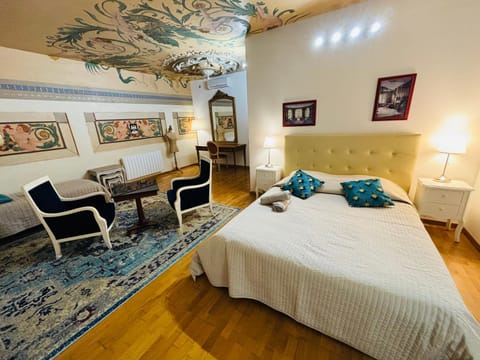 EXCEPTIONNEL !!! VENEZ SEJOURNER DANS LES 3 SUITES D'UN AUTHENTIQUE ANCIEN PALACE DE LA "BELLE EPOQUE" de 1874 !!! UNIQUE !!! Apartment in Menton