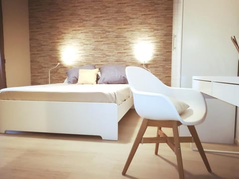 Bed, Photo of the whole room