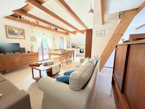 Communal lounge/ TV room, Living room, Dining area