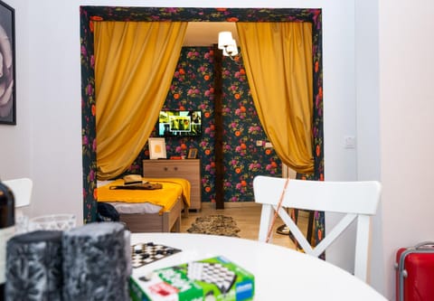 Living room, Other, Decorative detail, Seating area, furniture, internet, towels