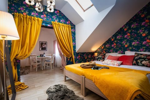 Bed, Other, Photo of the whole room, Decorative detail, Bedroom, internet