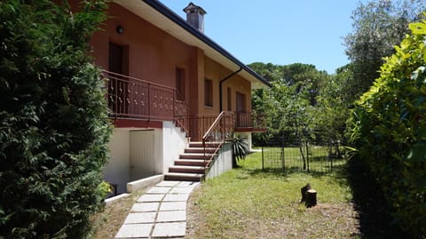 Facade/entrance, Garden