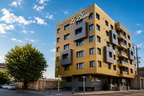 Property building, Day, Neighbourhood, Street view, Location, Parking