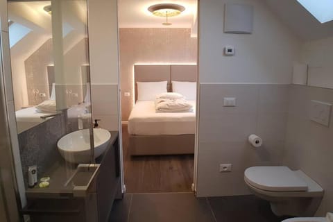 Shower, Toilet, Bed, Bathroom, Bedroom, bidet