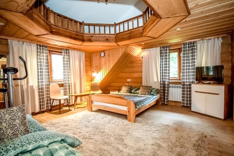 Bed, TV and multimedia, Photo of the whole room, Seating area, Bedroom