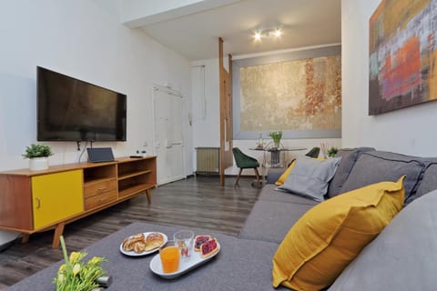 TV and multimedia, Living room, Photo of the whole room, Seating area