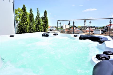 Day, Hot Tub, Spa and wellness centre/facilities, City view, City view, Pool view, Swimming pool, Open Air Bath