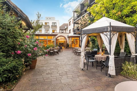 Property building, Patio, Garden, Inner courtyard view, Facility for disabled guests