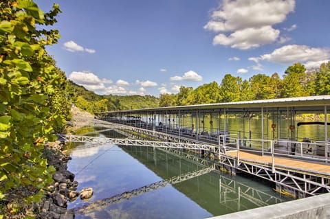 Unit 3 Mi to Branson Strip! Pool, Step-Free Access Apartment in Branson