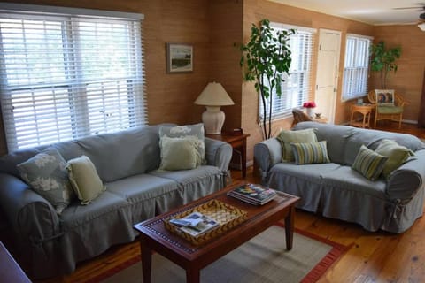 Amenity cards available! Steps to The Beach and The Beach Club House in Fripp Island