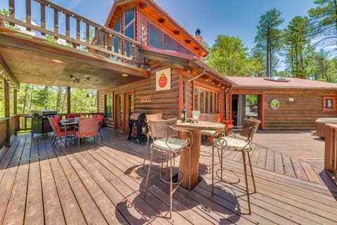 Deck and Hot Tub Bear Country Cabin in Ruidoso Cabin in Ruidoso