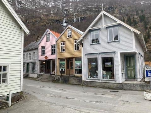 Property building, Facade/entrance, Neighbourhood, Winter