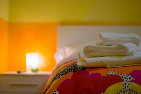 Bed, Photo of the whole room, Decorative detail