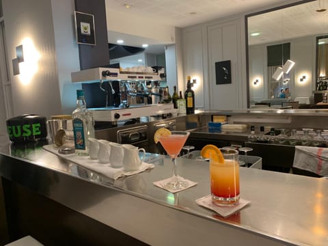 Lounge or bar, Drinks, Alcoholic drinks, Non alcoholic drinks