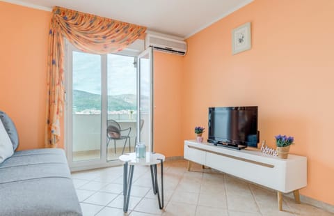 TV and multimedia, Balcony/Terrace, Seating area