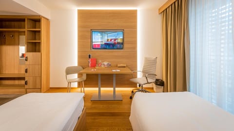 Bed, Photo of the whole room, Seating area