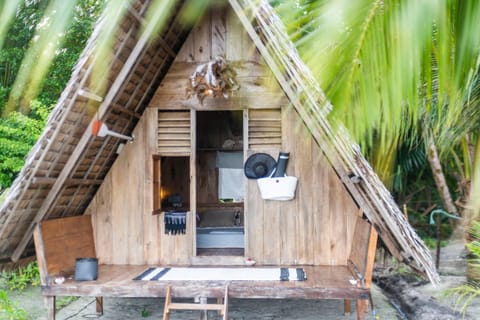 Property building, Facade/entrance, Day, Bedroom