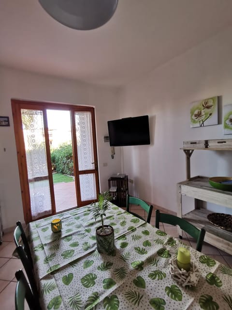 Villetta con giardino in Residence IN CENTRO House in Villasimius