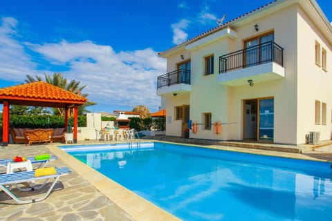 Property building, Other, Swimming pool, sunbed