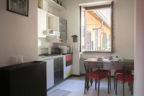 Kitchen or kitchenette, Dining area, stove