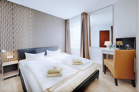 Bed, TV and multimedia, Photo of the whole room, Seating area