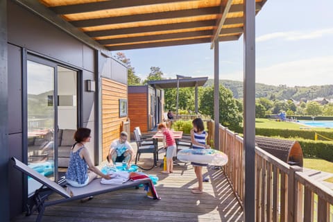 Property building, Facade/entrance, View (from property/room), Decorative detail, Pool view