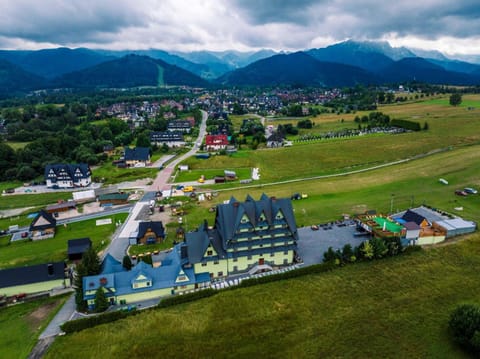 Property building, Neighbourhood, Bird's eye view, View (from property/room), Mountain view, Street view