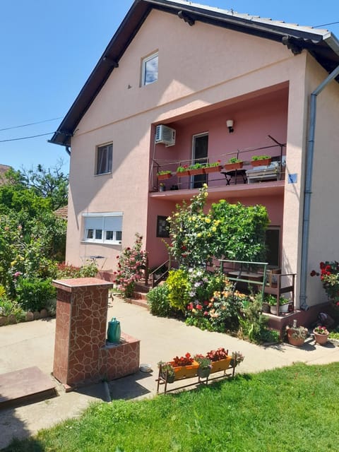 Soba Lavanda Vacation rental in Serbia
