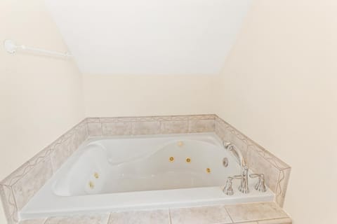 IC1 - Little Lifeboat House House in Manteo