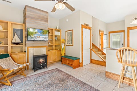 IC1 - Little Lifeboat House House in Manteo