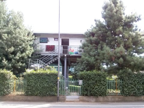 Facade/entrance