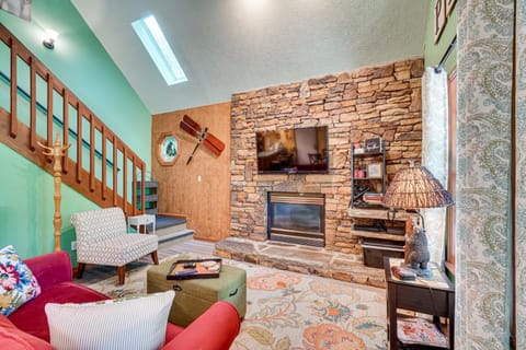 Smoky Mountain Cabin with Deck and Hot Tub! Cabin in Pigeon Forge