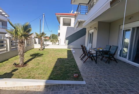 Property building, Patio, Garden