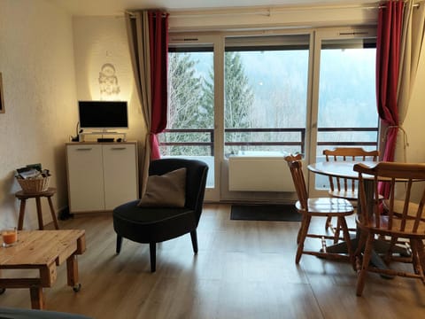 TV and multimedia, Seating area, Dining area