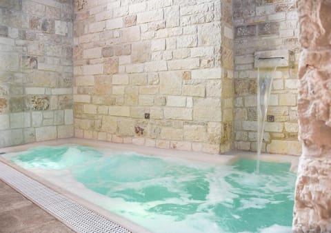 Massage, Spa and wellness centre/facilities, Photo of the whole room, Decorative detail, Swimming pool, Swimming pool