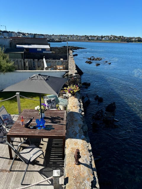 Splash Cottage beach house with Sea lapping Garden House in Northern Ireland
