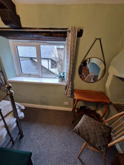Super Lake District Cottage in Heart of Kendal 3 Double Beds House in England
