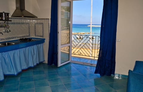 Balcony/Terrace, Kitchen or kitchenette, Sea view