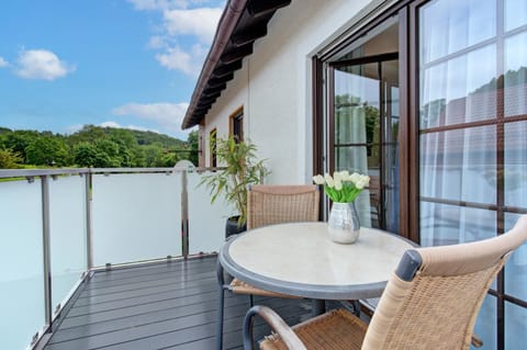 Natural landscape, Balcony/Terrace, Living room, Seating area