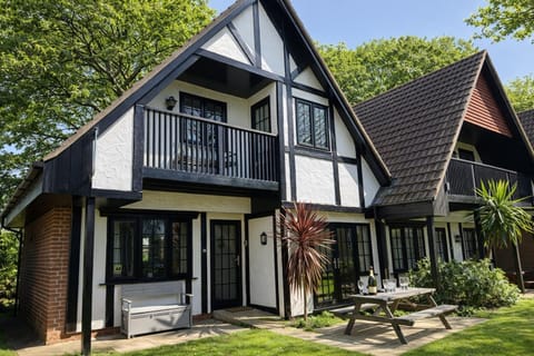 Property building, Patio, Spring, Garden, Garden view
