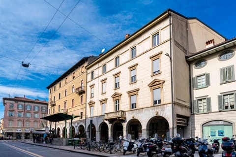 Property building, Neighbourhood