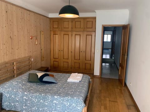 Bed, Photo of the whole room, Bedroom, flat iron, furniture, furniture, towels, wardrobe