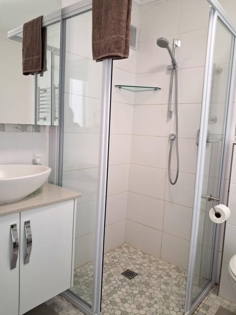 Shower, Bathroom, towels