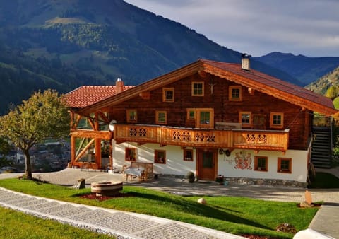 Property building, Garden, Balcony/Terrace, Garden view, Mountain view