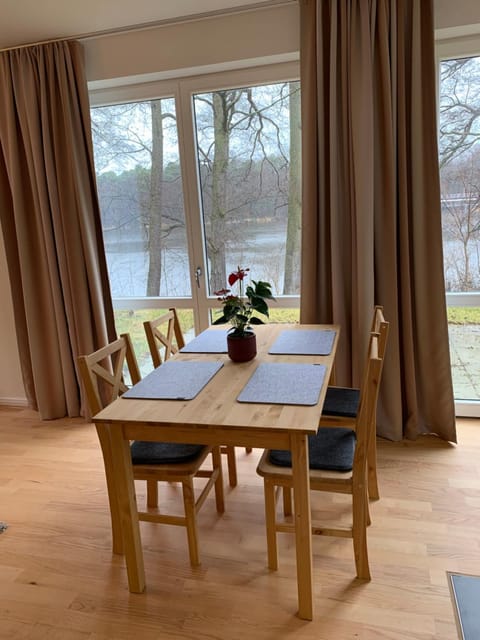 Dining area, Lake view