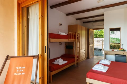 Bed, Photo of the whole room, Bedroom, bunk bed, towels