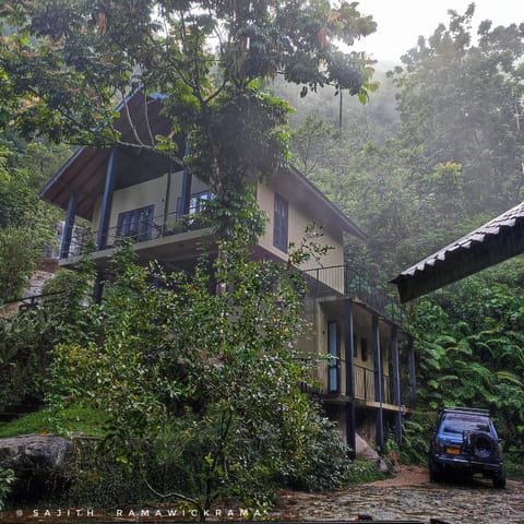 Property building, Natural landscape, Garden, Garden view, Parking